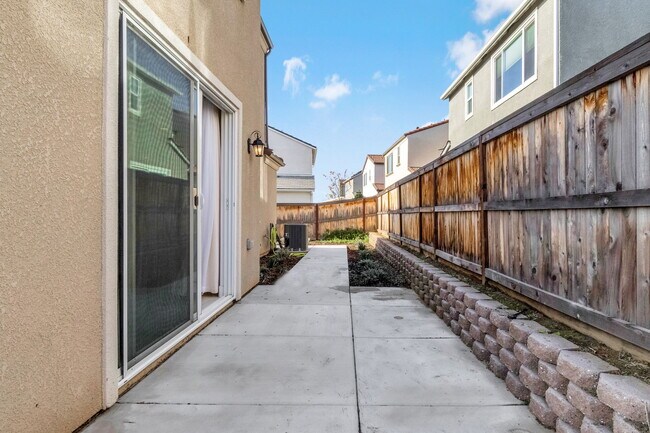 Building Photo - 863 Orchard Hills Rd