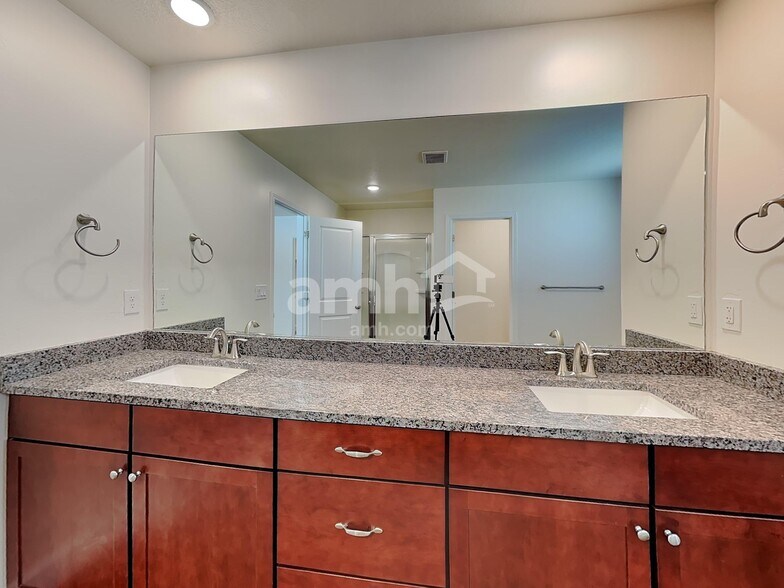 Building Photo - 2349 Frontier St