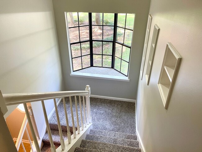 Building Photo - Welcome to the Charming 4 Bedroom/3 Bath w...