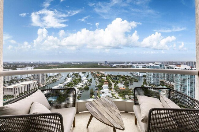 Building Photo - 16051 Collins Ave