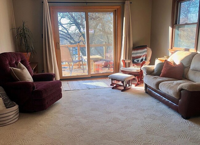 Building Photo - Spacious 5 Bedroom Home Perfectly Located ...