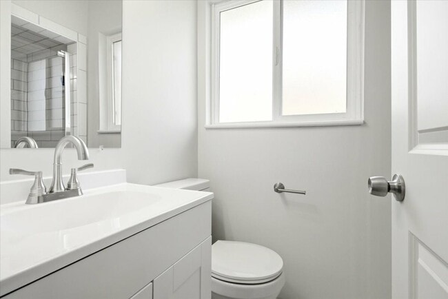 Building Photo - 3036 Sequoia Dr