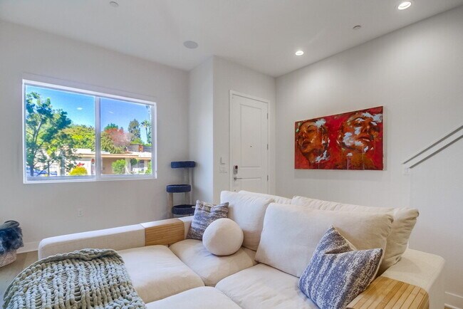 Building Photo - Welcome to your modern La Mesa townhome wi...