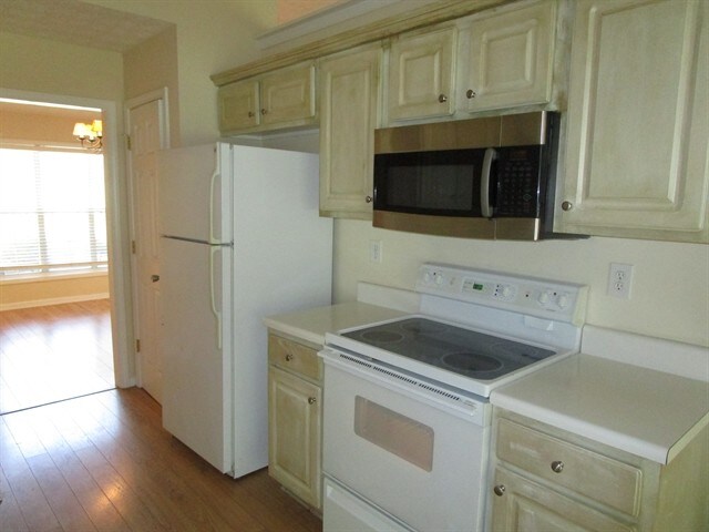 Building Photo - 1632 Mission Park Dr