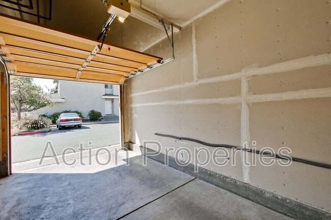 Building Photo - 180 Albacore Ln
