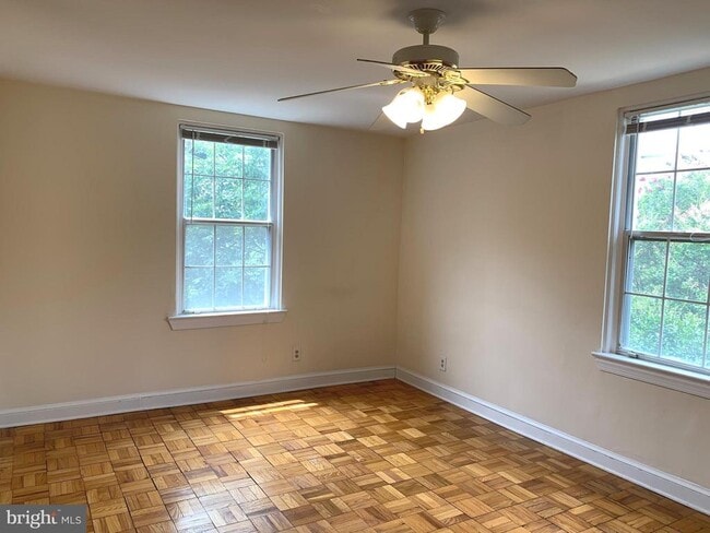 Building Photo - 26 S Old Glebe Rd