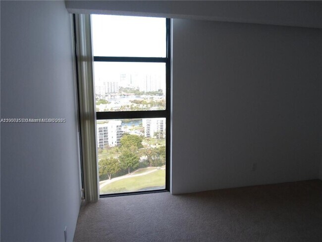 Building Photo - 20225 NE 34th Ct