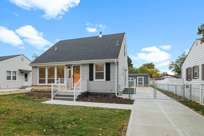 Building Photo - 1003 E Hopkins Dr