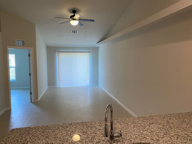 Building Photo - Available Now Stunning 3 bedroom 2 bathroom duplex