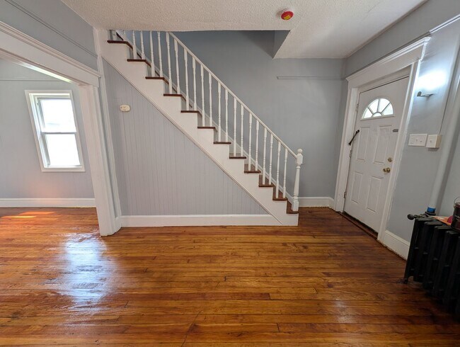 Building Photo - 2 Bedroom House in Asbury Park!