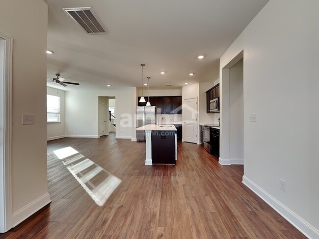 Building Photo - 623 Rivermist Dr