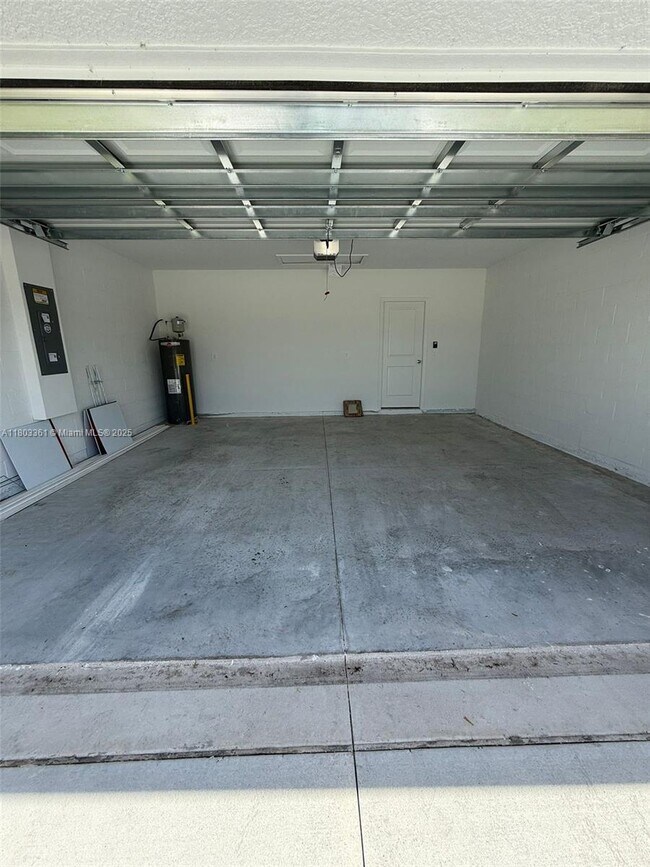 Building Photo - 5658 Nispero Wy