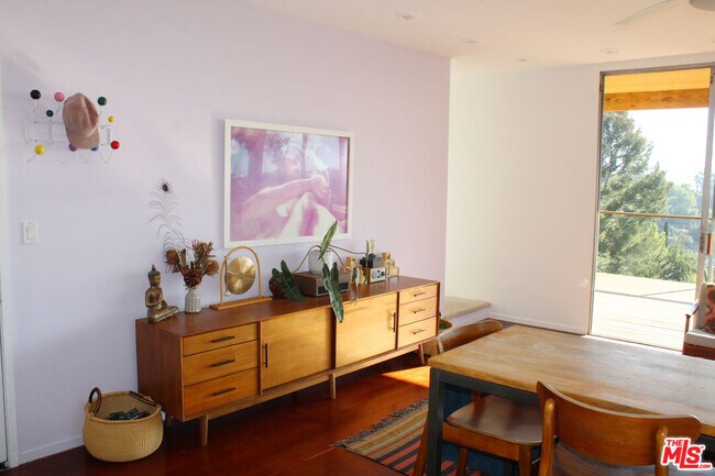 Building Photo - 4884 Glenalbyn Dr