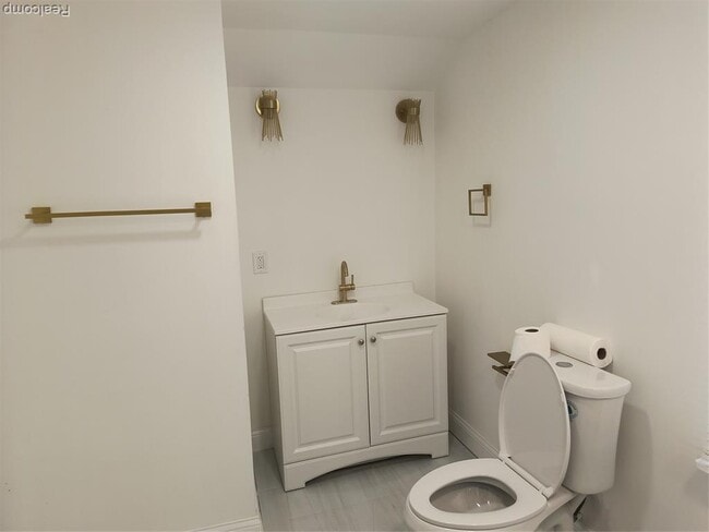 Building Photo - 18080 Westphalia St