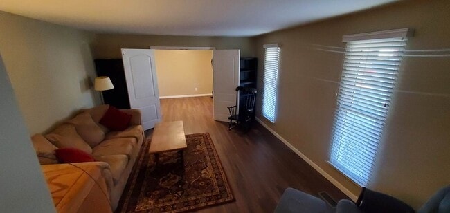 Building Photo - 2032 Meadowside Ln