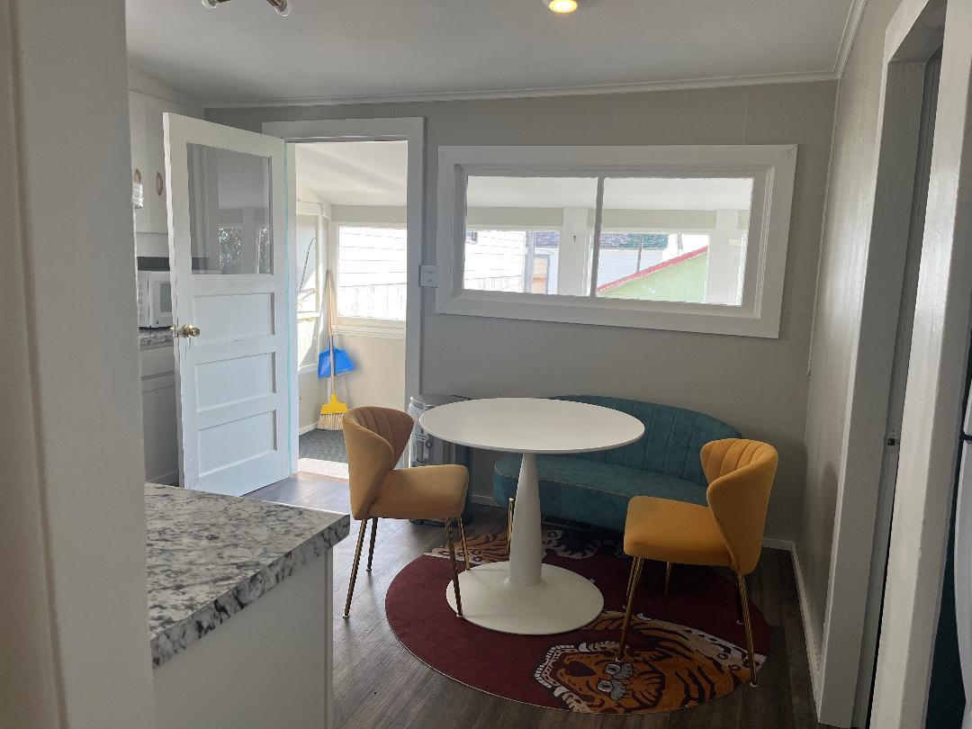 Building Photo - 406 W Daly St