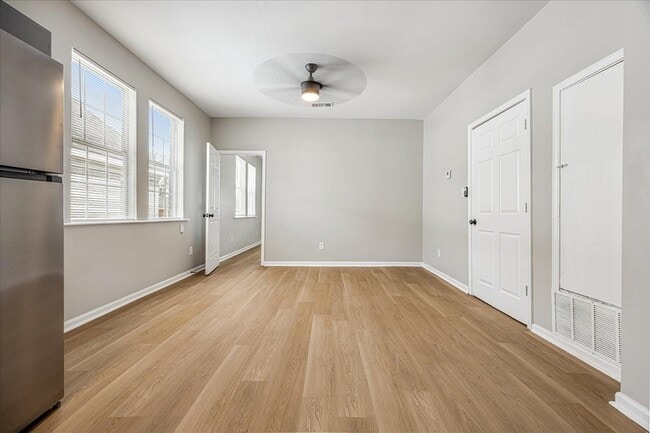 Building Photo - 2395 Forrest Avenue Unit 3