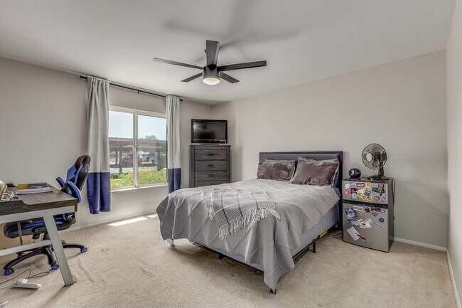 Building Photo - BEAUTIFUL AND SPACIOUS 1ST FLOOR MESA CONDO!