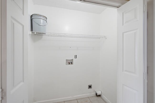 Building Photo - 162 Stone Henge Ln