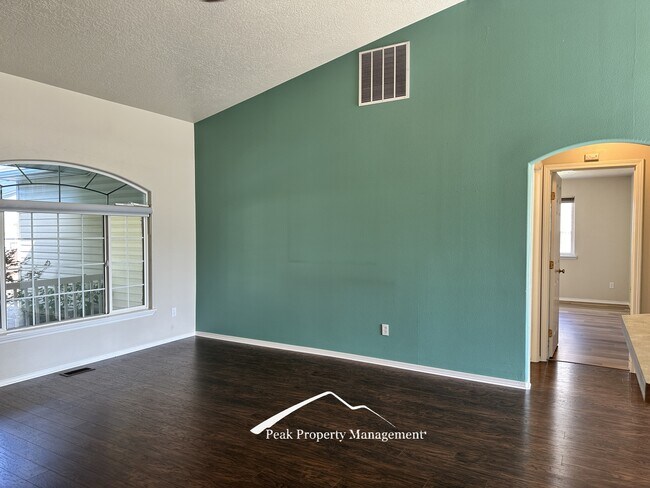 Building Photo - 605 W Mulberry Loop