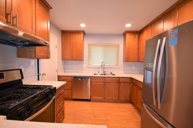 Building Photo - 2070 Sierra Wood Dr