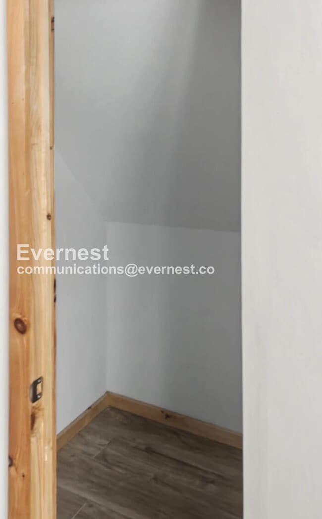 Building Photo - 1 Bed, 1 Bath with Off-Street Parking / Pet-Friendly / Vouchers Accepted / Available Now!