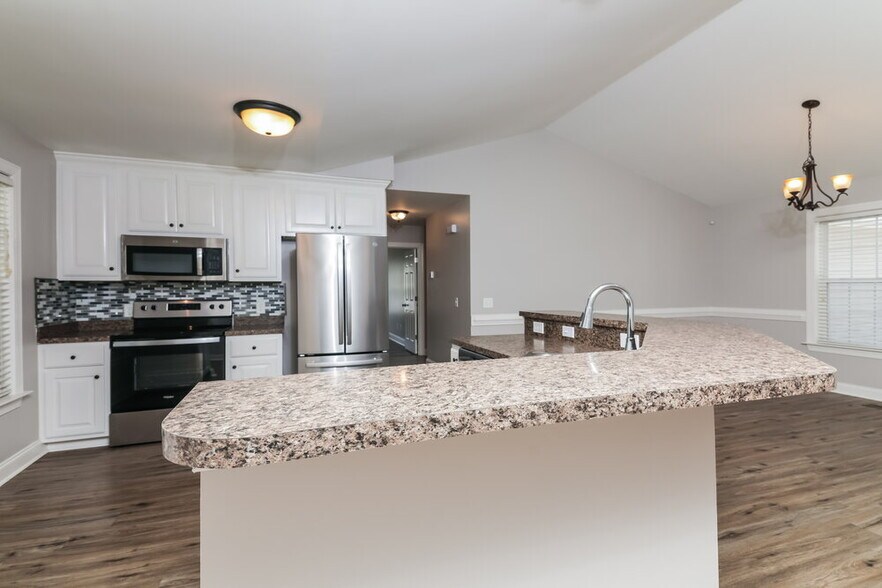 Building Photo - 115 Callisto Way