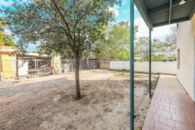 Building Photo - 311 Matamoros St