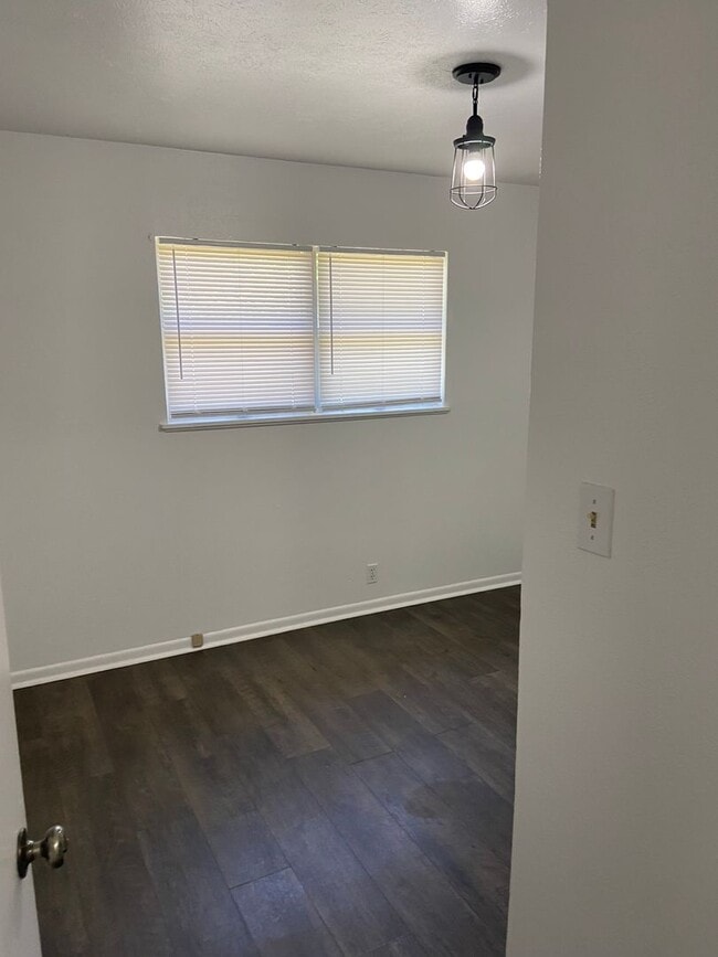 Building Photo - 3/1 house with garage, fenced backyard, walk to TSU