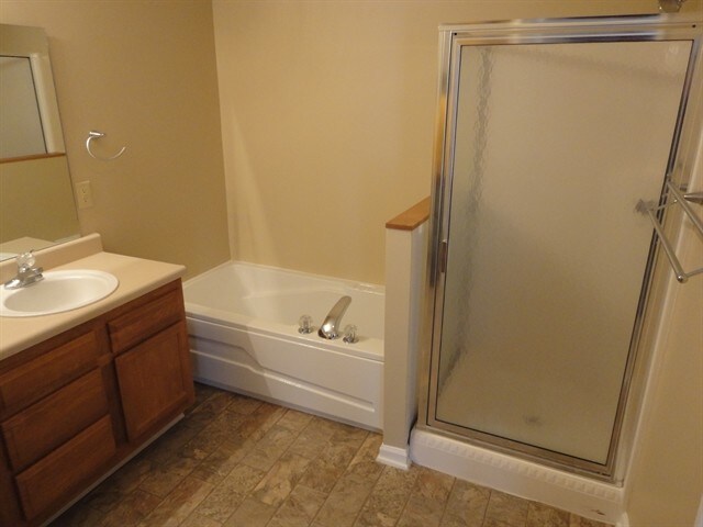 Building Photo - 5943 King Lear Dr