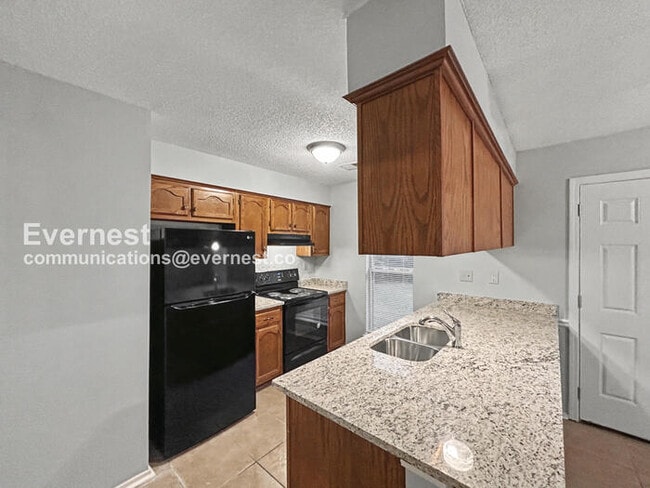 Building Photo - 6572 Rosewood Dr