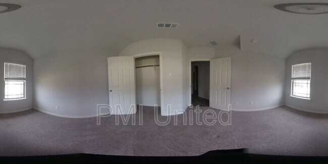 Building Photo - 3005 Cliffview Dr