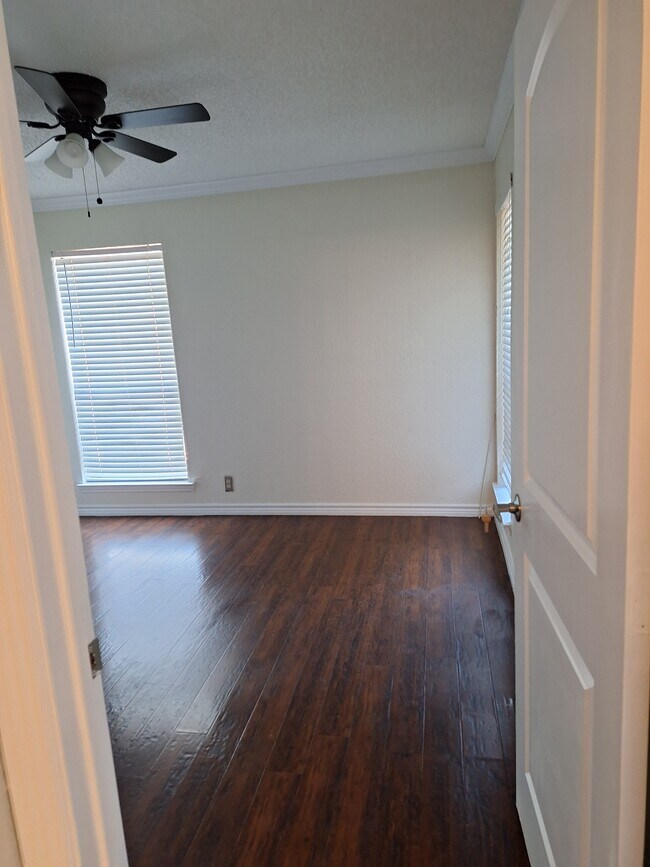 Building Photo - 1101 Calico Ln