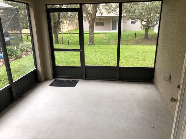 Building Photo - Upscale 3 bedroom 2 bathroom in Gated Comm...
