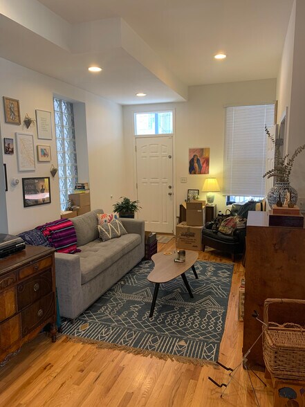 Building Photo - 1116 N Hermitage Ave