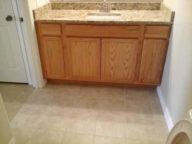 Building Photo - 6011 Hemingway Cir
