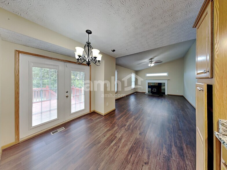 Building Photo - 293 Iris Trail Dr