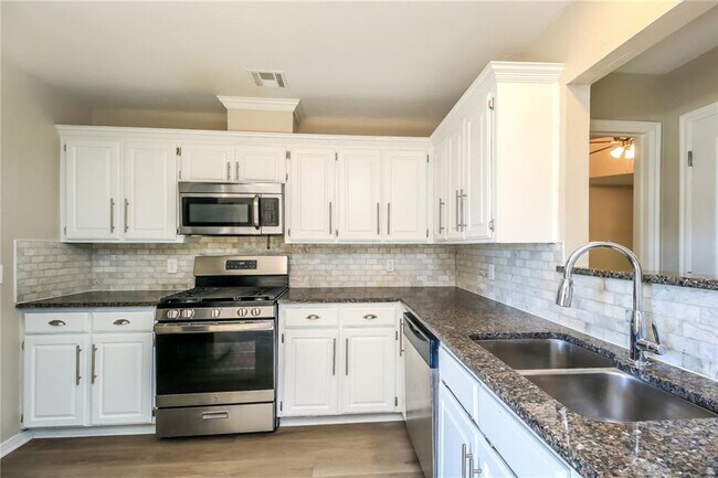 Building Photo - 4008 Beachcomber Dr