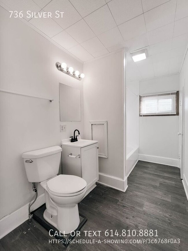 Building Photo - 736 Silver St