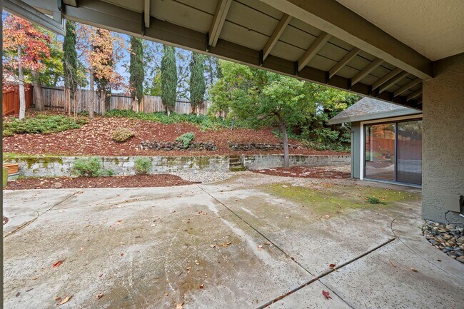 Building Photo - Single-Story El Dorado Hills Home with Vau...