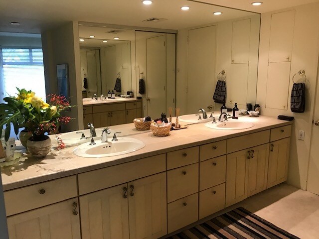 Master bath - 4999 Kahala Ave