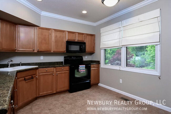 Building Photo - 135 Banksville Pl