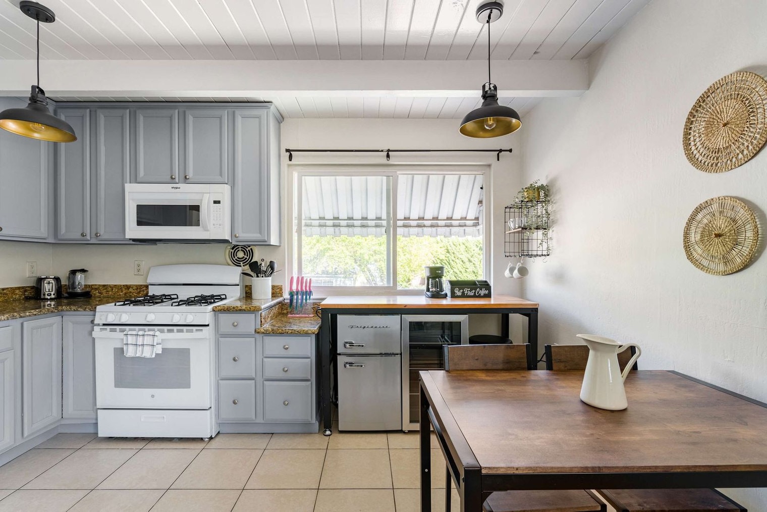 Building Photo - 2312 Bonar St