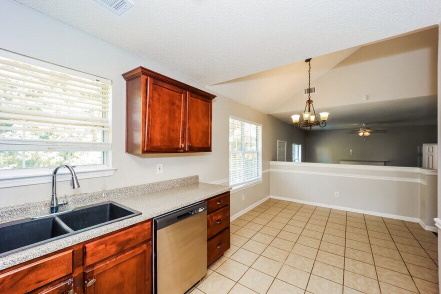 Building Photo - 3704 Lower Creek Dr