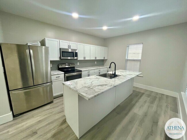 Building Photo - 5 Bedroom / 2 Bath House - NEAR SEMO's CAMPUS