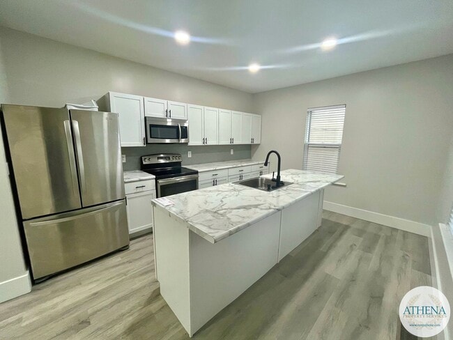 Building Photo - 5 Bedroom / 2 Bath House - NEAR SEMO's CAMPUS, W/D & LAWN CARE INCLUDED