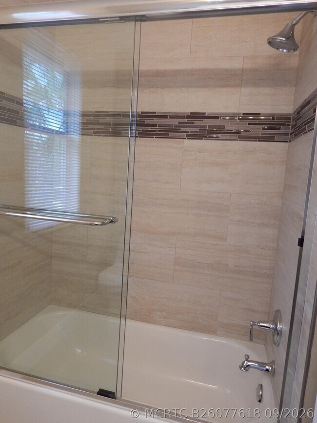 Building Photo - 10430 Buena Ventura Dr