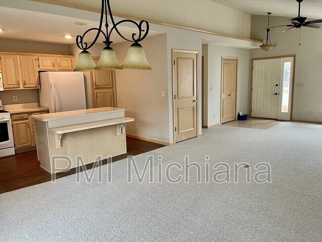 Building Photo - 1973 Creekbank Ln