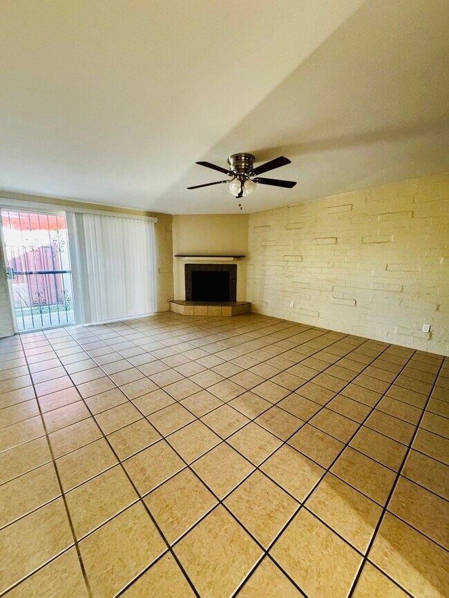 Building Photo - FOR RENT