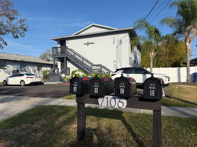 Building Photo - 7108-7108 S Kissimmee St